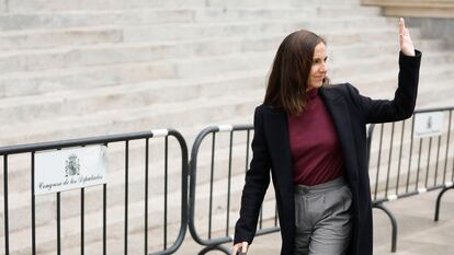 La secretaria general de Podemos, Ione Belarra, a las puertas del Congreso.
