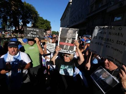 Una multitud pide justicia por Nisman en el segundo aniversario de su muerte.