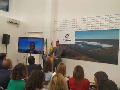 El presidente del Gobierno, Pedro Sánchez, en la presentación de la gigafactoría de Navalmoral de la Mata (Cáceres).