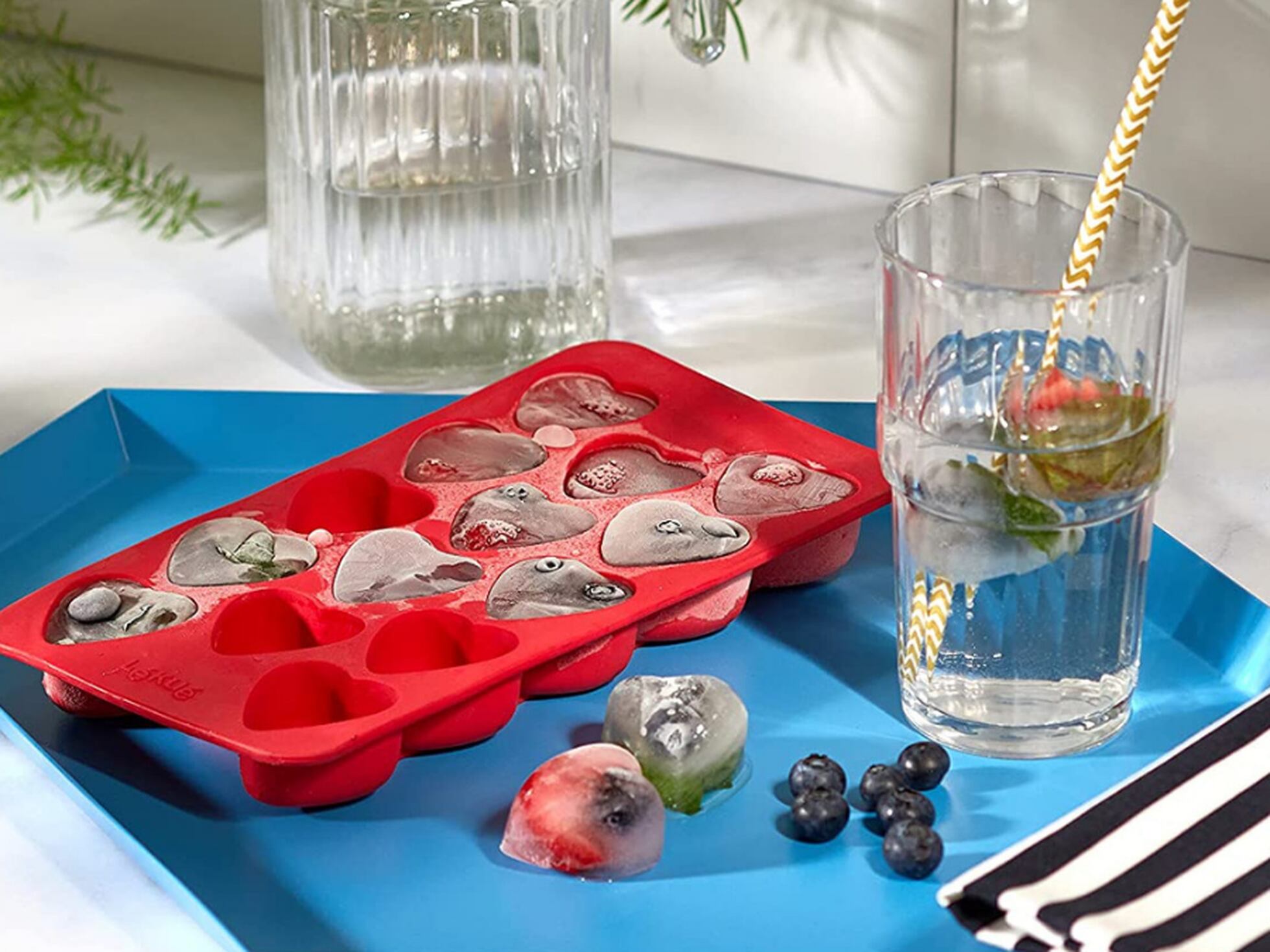 Cubiteras Para Hielo con Tapa, Cubitera Silicona de Grado Alimenticio,  Liberación de Todos Los Cubitos de Hielo en un Segundo, Molde Hielo  Reutilizable Para 48 Ice Cube Tray (Blanco Hielera) : 