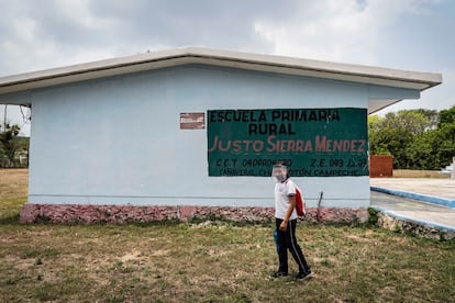 Violeta finishes her class schedule at school "Justo Sierra" of the Cañaveral municipality, Campeche.