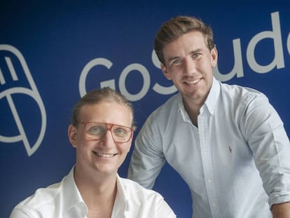 Felix Ohswald y Gregor Müller, cofundadores y CEO y director de Operaciones de GoStudent.