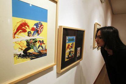 Un aspecto de la exposición dedicada a los dibujos de superhéroes de Rafael López Espí, en la sala Reyes Católicos de Córdoba.