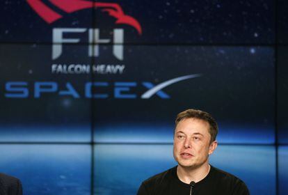 Elon Musk, fundador de Tesla y de Space X, durante la conferencia de prensa posterior al lanzamiento del cohete Falcon Heavy en el centro de  Kennedy Space Center in Cape Canaveral, Florida, U.S., February 6, 2018. REUTERS/Joe Skipper
