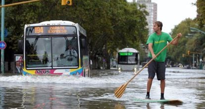 Da&ntilde;os por inundaciones en las calles de Buenos Aires en 2013. 