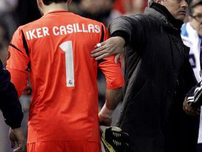 Casillas y Mourinho, en enero de 2013.