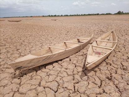 Lago seco cerca de Uagadugú, capital de Burkina Faso.