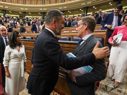 Santiago Abascal saludaba a Alberto Núñez Feijóo al final de la primera votación tras el debate de investidura, este miércoles.