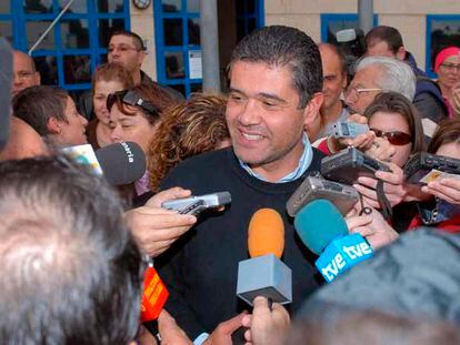 El alcalde de Mogán, José Francisco González, ayer tras quedar en libertad con cargos.