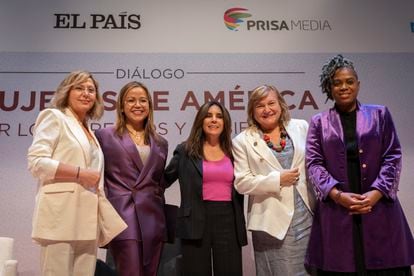 The panelists Rosa Junquera, Aimée Sentmat de Grimaldo, Ana María Lomelí, María Noel Vaeza and Aurora Vergara, this Wednesday.