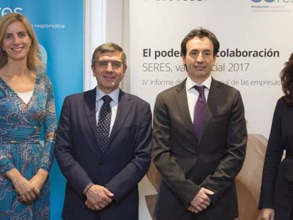 Por la izquierda, Lucila García, subdirectora general de Fundación Seres; Francisco Román, presidente de la Fundación Seres, Javier Parada,  socio responsable de clientes e industrias de Deloitte, y Ana Andueza, socia de sector público de Deloitte.