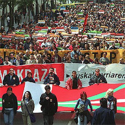 Manifestación de Batauna en Bilbao en Mayo de 2002.