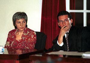 Dolores Vázquez, acusada de asesinar a Rocío Wanninkhof, junto a su abogado, en 2001.