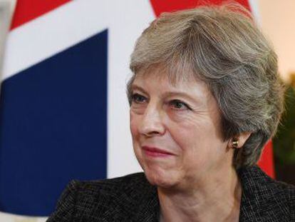 La primera ministra británica reconoce que la aplicación de las leyes comunitarias se extenderá hasta finales de 2020