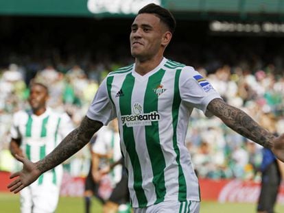 Tony Sanabria, delantero del Betis, celebra un gol ante el Alav&eacute;s