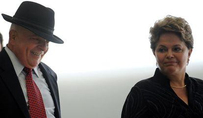 Dilma Rousseff y Lula da Silva (con sombrero) el martes en Brasilia.