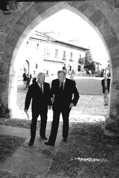 Jesús de Polanco y Francisco Pérez González, fotografiados en Santillana del Mar.