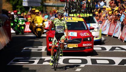 Rafal Majka, compañero de equipo de Alberto Contador, celebra la victoria en la undécima etapa del Tour de Francia