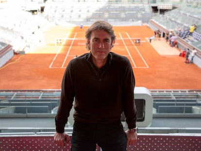 Gerard Tsobanian posa en la pista central del Mutua Madrid Open.