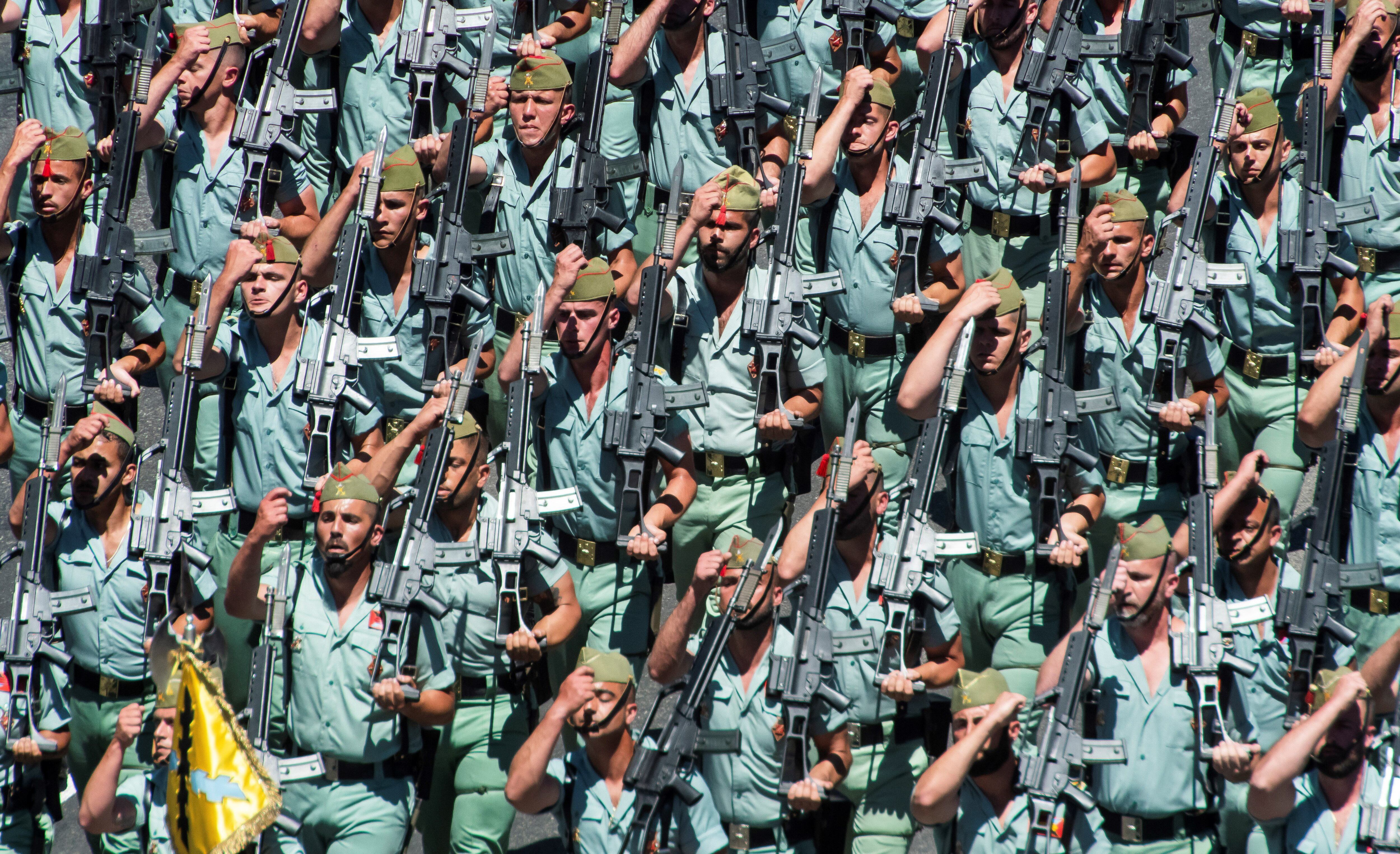 El ejército español no lleva bien el paso: el historiador Francisco Gracia sostiene que las fuerzas armadas no han resuelto aún su encaje en la sociedad