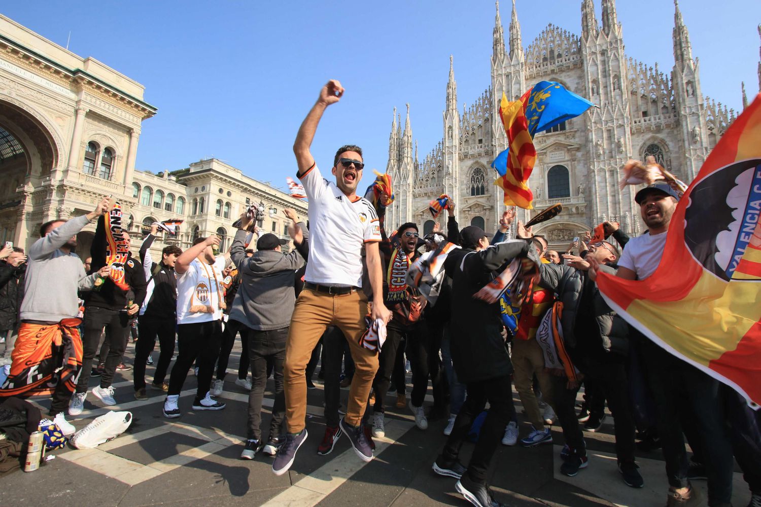 Unos 2.500 aficionados valencianistas acudieron al partido de fútbol Atalanta-Valencia, el 19 de febrero en Milán.