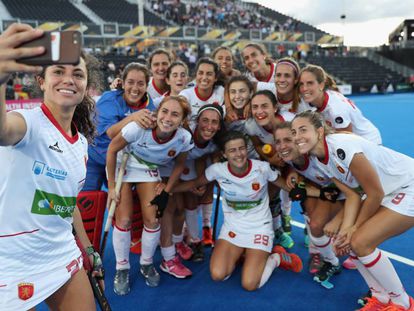 Georgina Oliva se hace una autofoto con la selección española.