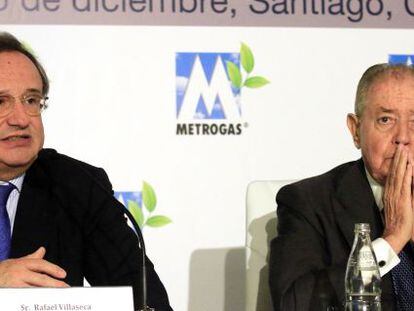El presidente de Gas Natural Fenosa, Salvador Gabarr&oacute; (d), y el consejero delegado Rafael Villaseca (i), el martes en Santiago de Chile. 