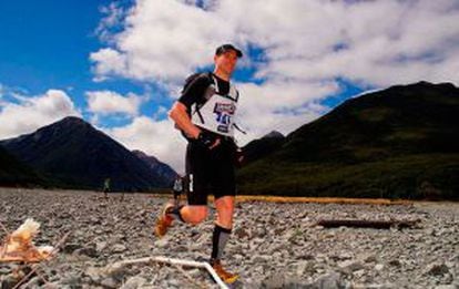 Uno de los participantes en la carrera Speight's Coast to Coast, que recorre, a lo ancho, la isla sur de Nueva Zelanda.