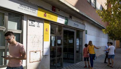 Oficina del Servicio Andaluz de Empleo y del Ministerio de Empleo y Seguridad Social hoy en Sevilla.