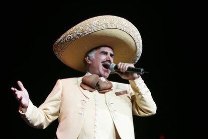 Vicente Fernández, durante una actuación en el Rose Garden de Portland (Estados Unidos), en 2007.