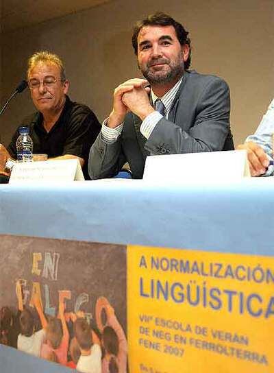 Quintana, en un acto sobre normalización lingüística ayer en Fene.
