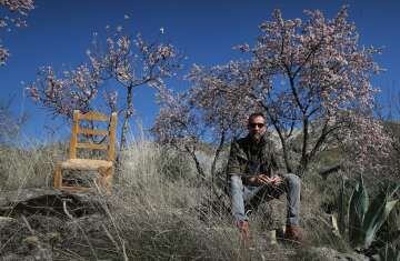 El novelista Rafael Navarro de Castro, en Monachil (Granada).