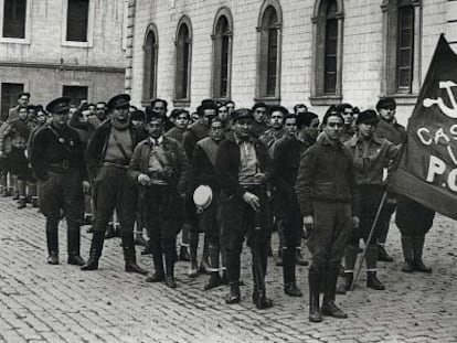 El escritor George Orwell (1) coincidió con el oficial de caballería Aurelio Quinto (2) en Barcelona en 1936.