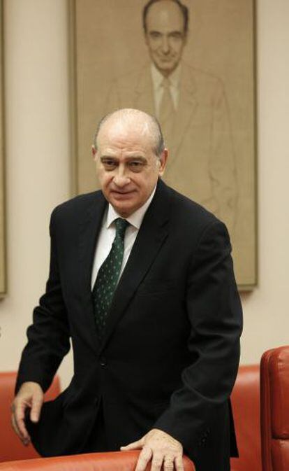 El ministro del Interior, Jorge Fernández Díaz, llega al Congreso de los Diputados.