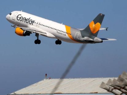 Un avión de Condor despega del aeropuerto de Creta, en Grecia.