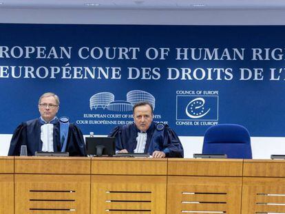 El presidente del Tribunal Europeo de Derechos Humanos (TEDH), Guido Raimondi (derecha), y el subsecretario de la Gran Cámara, Soren Prebensen, en 2019.