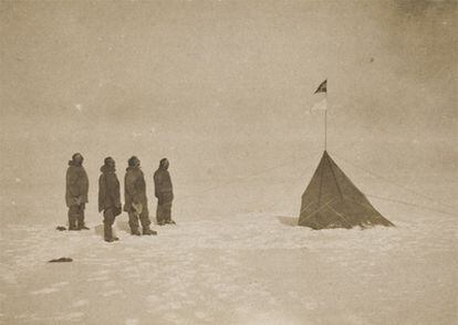 Imagen de la expedición del noruego Roald Amundsen en el Polo Sur, el 11 de diciembre de 1911