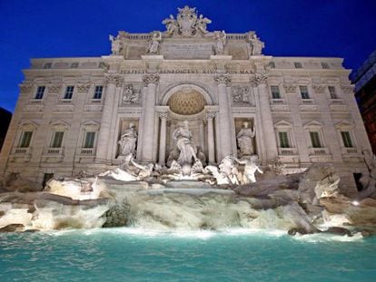 La Fontana de Trevi, reinaugurada este martes tras los trabajos de restauración, en Roma.