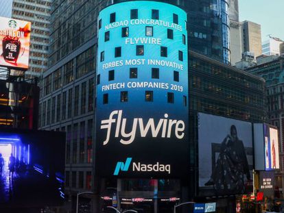 La torre de Nasdaq en Nueva York anuncia Flywire.