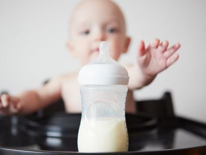 El principal reclamo de las leches de fórmula es que ayudan al desarrollo del cerebro del bebé.