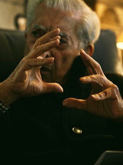 El escritor peruano-español Mario Vargas Llosa, retratado el 24 de enero en su domicilio madrileño.