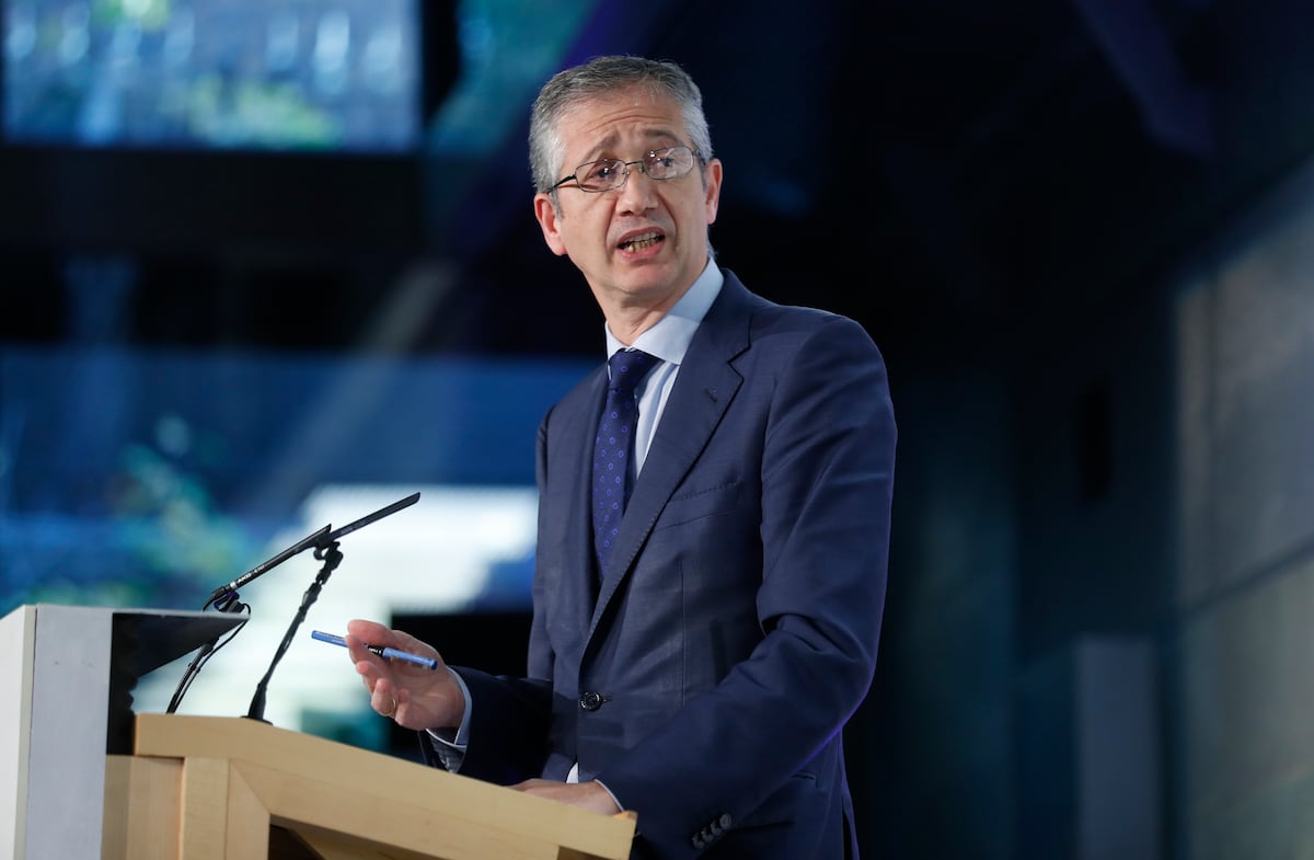 Cos advierte del riesgo de que la inteligencia artificial amplifique las crisis bancarias | Economía