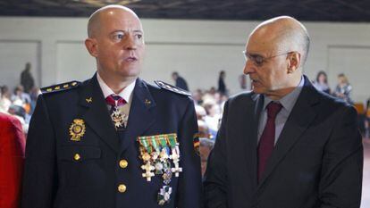 El consejero de Interior vasco, Rodolfo Ares y el jefe superior de Policía del País Vasco, Enrique Pamies.