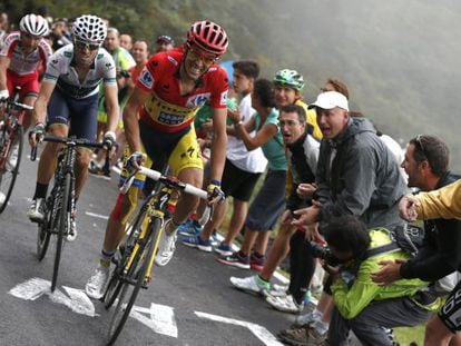 Contador, por delante de Valverde y Purito en la ascensi&oacute;n a los Lagos de Covadonga.