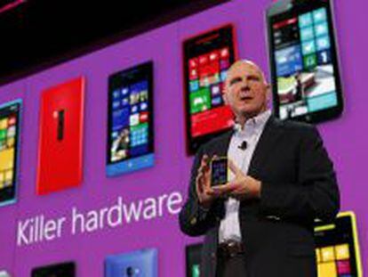 Steve Ballmer, consejero delegado de Microsoft, durante la presentaci&oacute;n de los Lumia de Nokia con Windows Phone.