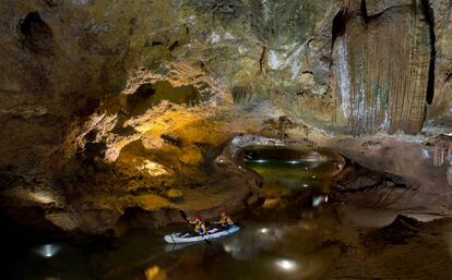 Ruta en kayak por Les Coves de Sant Josep, en Castellón. 