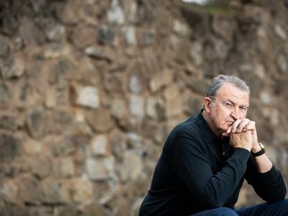 Ángel Corpa, fundador del grupo Jarcha y candidato de la España Vaciada a las elecciones de Castilla-La Mancha, el pasado viernes en el paraje de Donace, en Barajas de Melo (Cuenca).