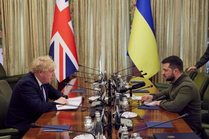 El primer ministro británico se reunía con el presidente de Ucrania, Volodímir Zelenski, en Kiev, el 9 de abril de 2022.