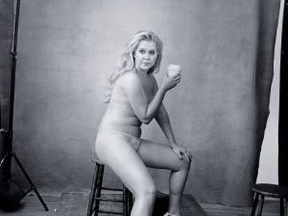 La actriz Amy Schumer en el calendario Pirelli 2016.