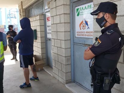 Los policías registraron la sede en el Puerto de Algeciras de la Federación de Entidades Pesqueras que presidía Pedro Maza, detenido y padre del armador ya en prisión.